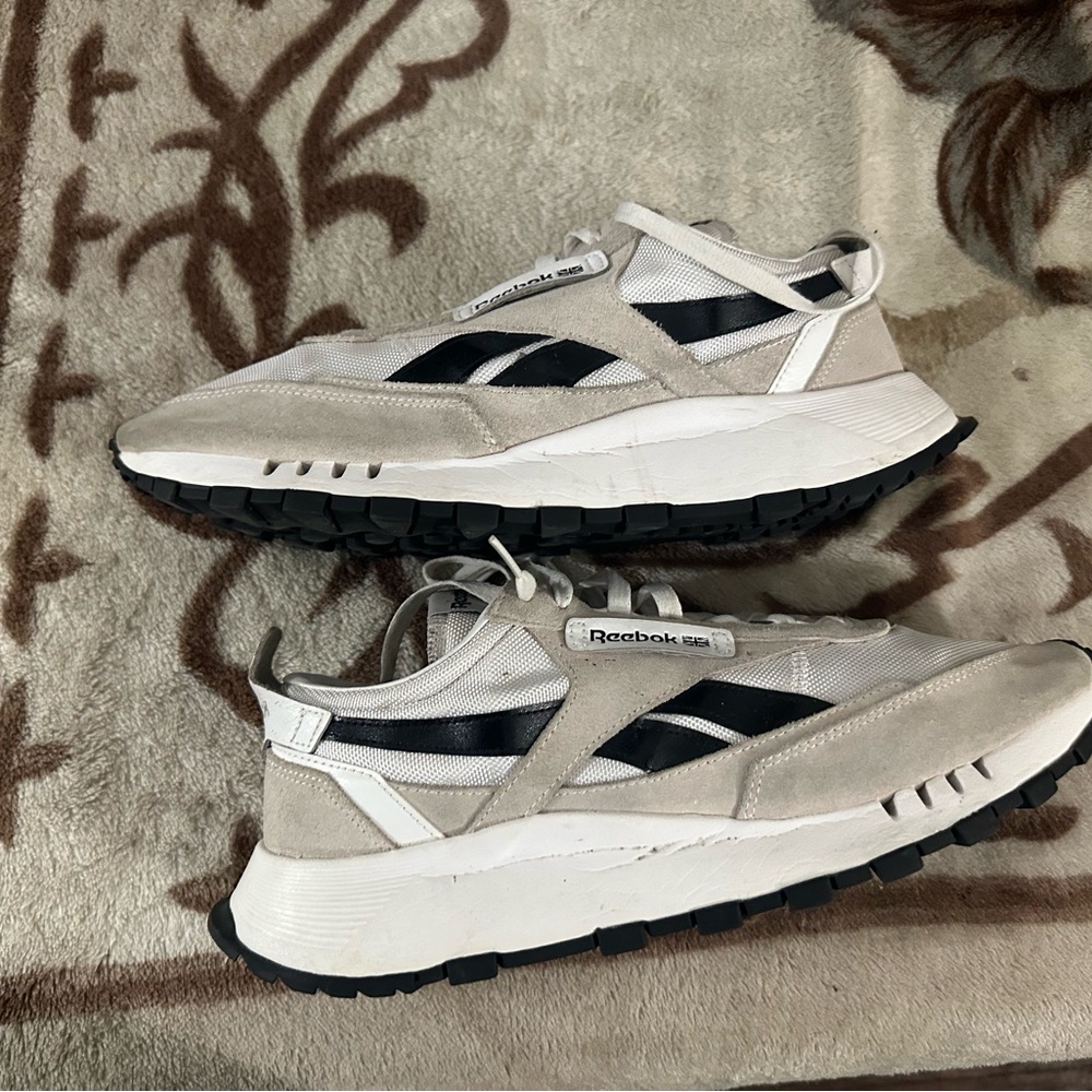 Reebok Men's Beige and Black Sneakers